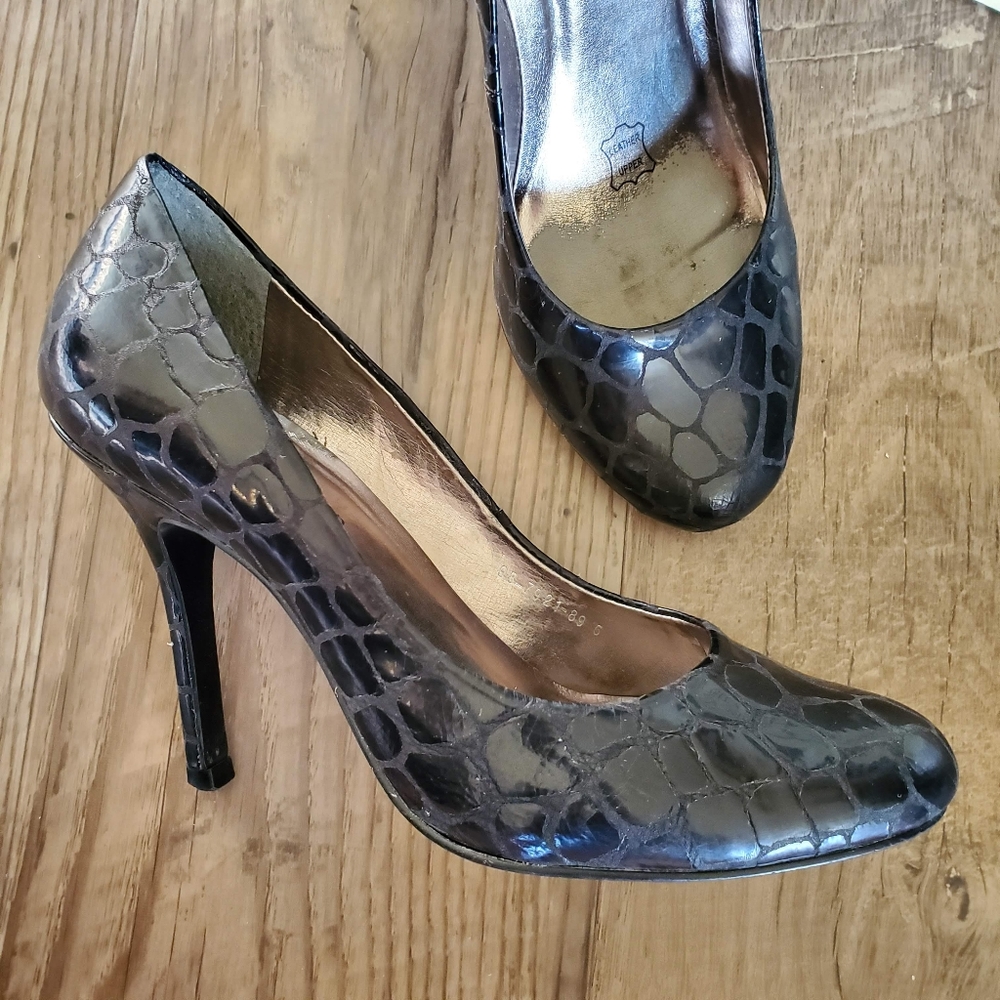 Cathy Jean Heels in Black with Box. Size: 6